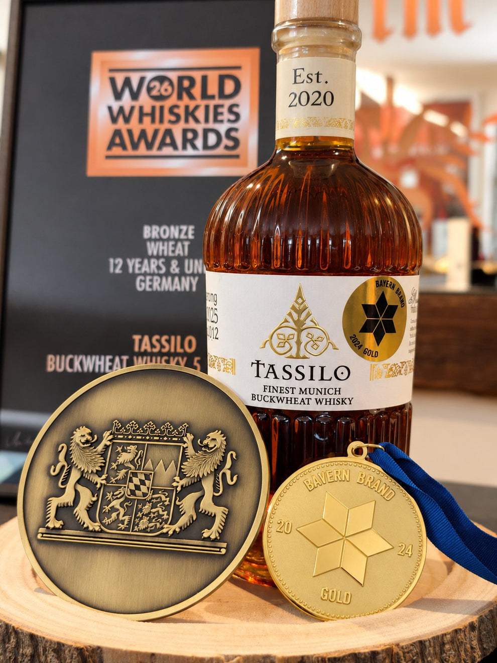 Tassilo Buckwheat Whisky mit Bayern Brand Goldmedaille und World Whiskies Awards Auszeichnung